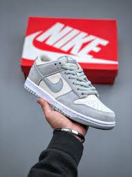 Dunk Low Branco e Cinza